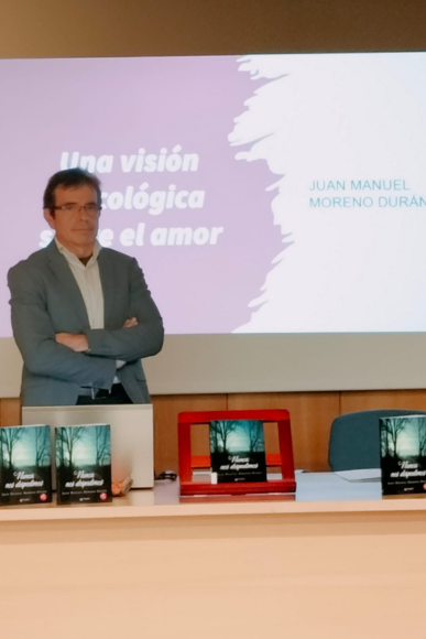 imgi_8_El-psicologo-Juan-Manuel-Moreno-Duran-en-una-de-sus-charlas